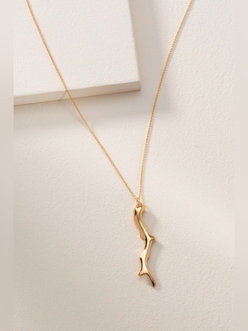 Stella & Dot Chase Coral Pendant
